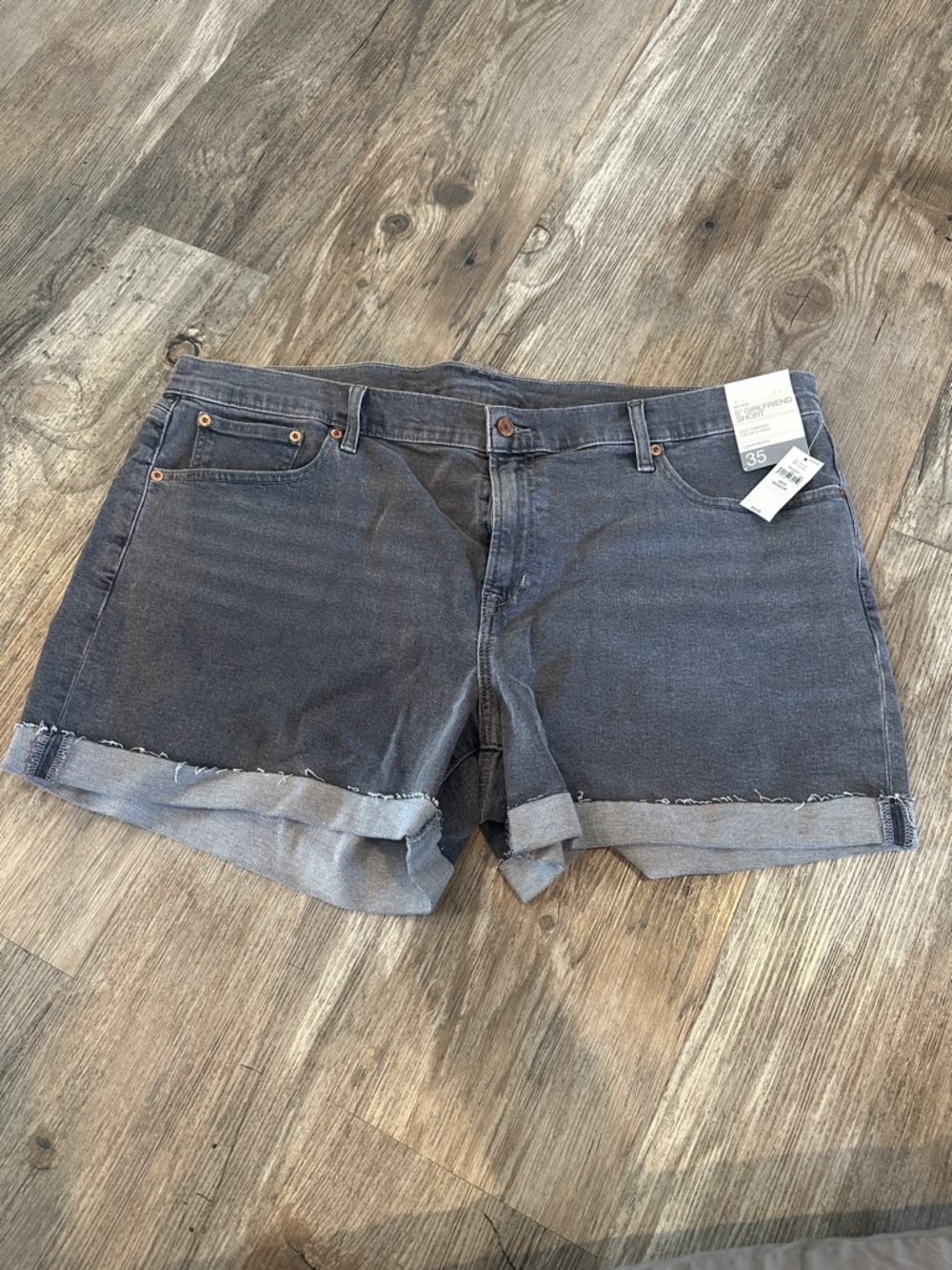 NEW with tags! GAP 5 inch girlfriend short